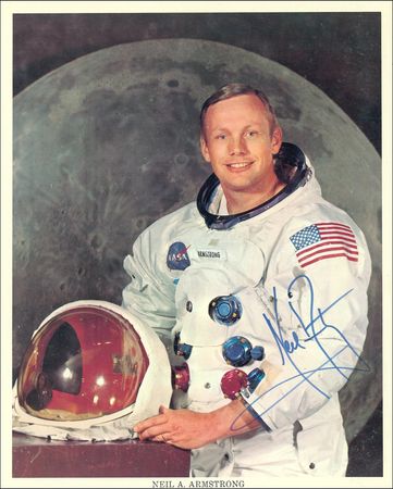 Lot #494 Apollo 11: Marvelous set of uninscribed Apollo 11 NASA photos - Image 2