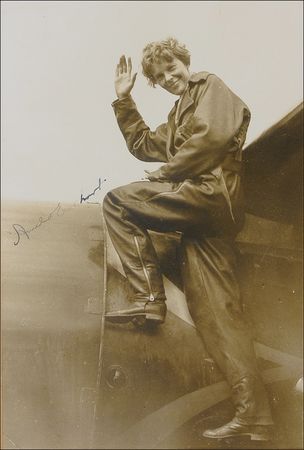 Lot #552 Amelia Earhart: The ?Queen of the Skies? signs an eye-catching and glossy period photograph - Image 2