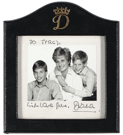 Lot #185 Diana: Beautiful Diana photo with its original Andrew Soos box - Image 1