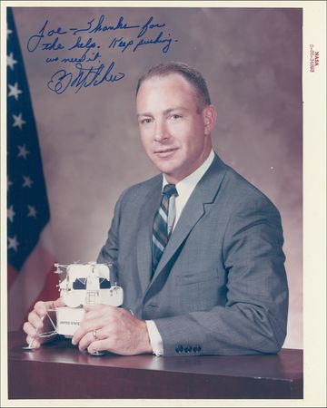 Lot #553 Moonwalkers: Complete set of moonwalker photos, all signing for their former NASA physical trainer - Image 7