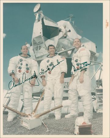 Lot #489 Moonwalkers: GIANT STEPS: Complete set of moonwalkers - Image 2