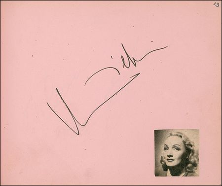 Lot #875 Autograph Album Autograph Album - Image 1