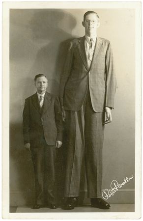 Lot #299 Robert Wadlow Signed Photograph - Image 2