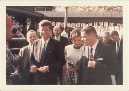 Lot #57 John F. Kennedy: Intimately-signed Christmas greetings - Image 3