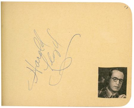 Lot #818 Autograph Album Autograph Album - Image 1