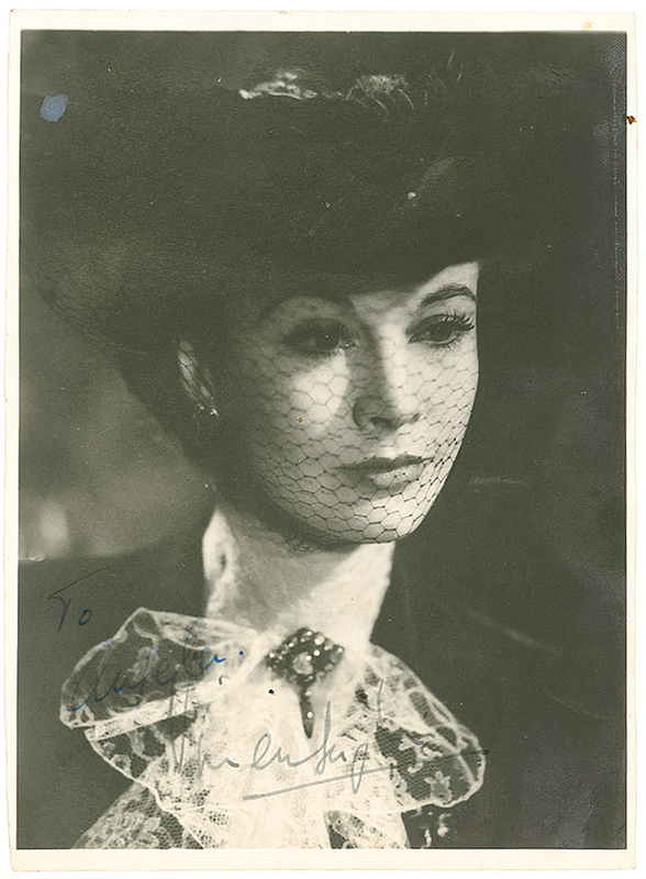 Lot 990 Vivien Leigh Signed Photograph