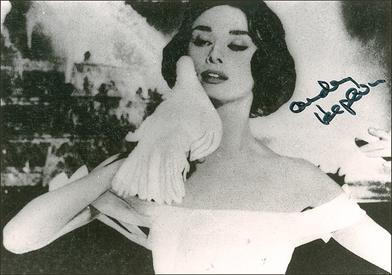 Lot 961 Audrey Hepburn Signed Photograph