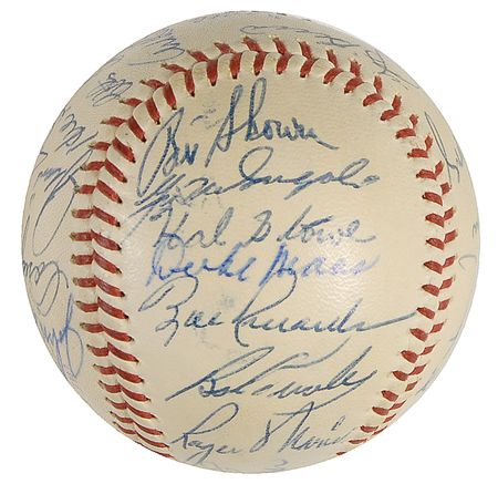 Lot #1330 NY Yankees: 1960 Yankee ball signed by the ?M&M Boys,? Stengel, Kubek, Berra and others - Image 2