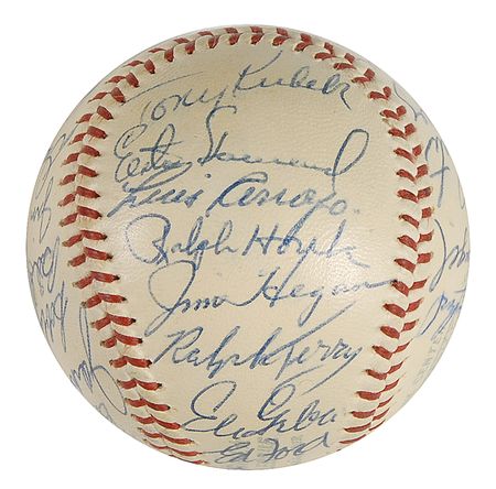 Lot #1330 NY Yankees: 1960 Yankee ball signed by the ?M&M Boys,? Stengel, Kubek, Berra and others - Image 4