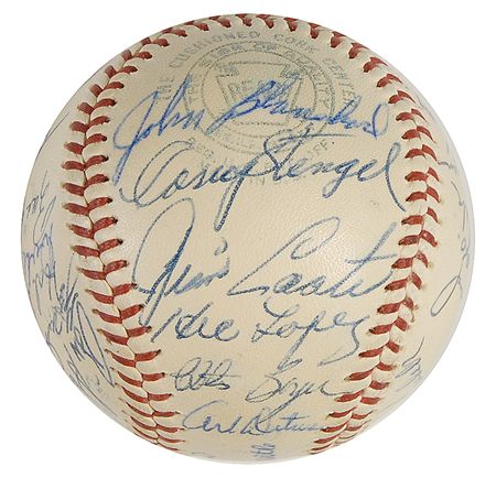 Lot #1330 NY Yankees: 1960 Yankee ball signed by the ?M&M Boys,? Stengel, Kubek, Berra and others - Image 5