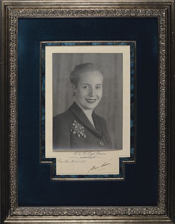 Lot #254 Eva and Juan Perón: Official Perón presentation portraits - Image 2