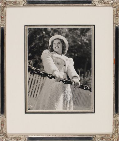 Lot #944 Judy Garland: Youthful Garland pose from around the time of The Wizard of Oz - Image 2