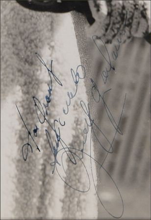 Lot #944 Judy Garland: Youthful Garland pose from around the time of The Wizard of Oz - Image 3