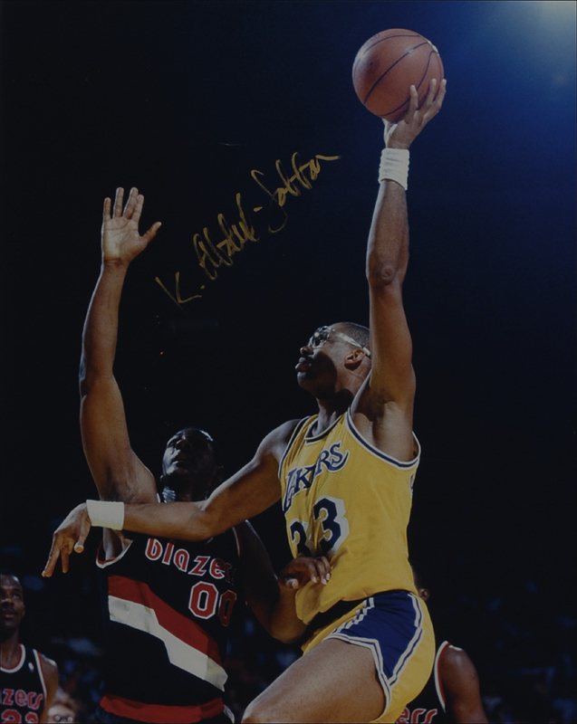 Lot 1075 Kareem Abdul-Jabbar Signed Photograph