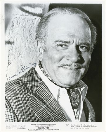 Lot #987 Laurence Olivier Signed Photographs - Image 1
