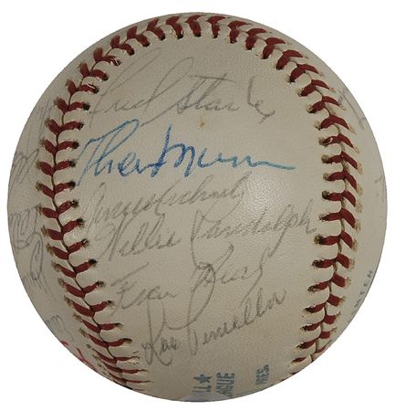 Lot #1195 Thurman Munson and the New York Yankees Baseball - Image 1