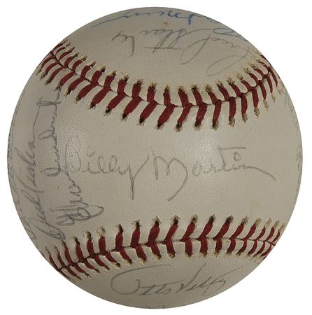 Lot #1195 Thurman Munson and the New York Yankees Baseball - Image 3