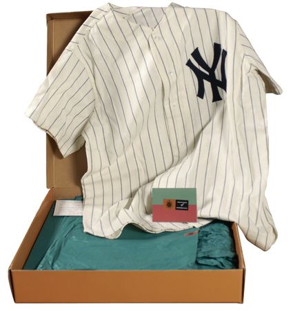 Lot #1185 Mickey Mantle: Mantle signed Upper Deck rookie #6 jersey - Image 3