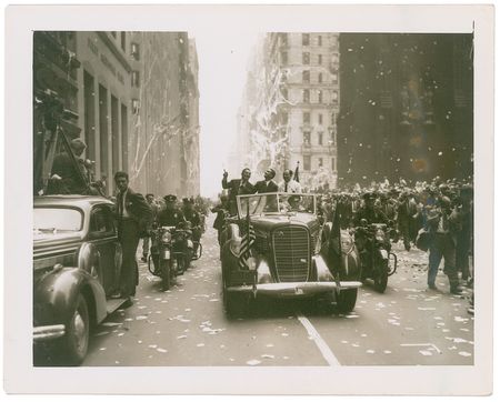 Lot #242 Howard Hughes: Rare Hughes signed photo in the wake of his trans-global flight world record - Image 3