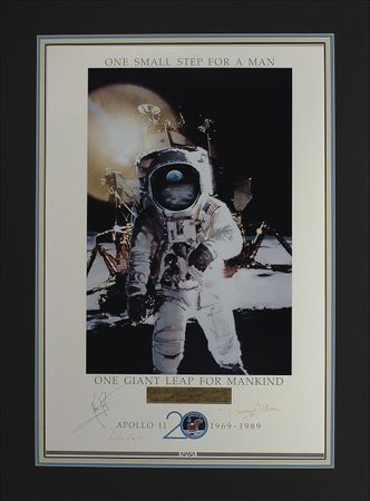 Lot #427 Apollo 11: The Apollo 11 crew present a print on their 20-year anniversary - Image 1