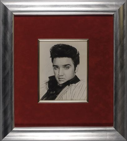 Lot #809 Elvis Presley: A smoldering pose, signed for a fan club president after a “delirious” meeting - Image 1