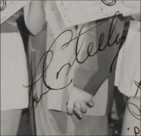 Lot #856 Abbott and Costello: Gun-toting comedy team - Image 3