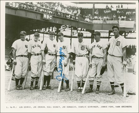 Lot #1152 Joe DiMaggio Signed Photographs - Image 1