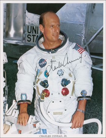 Lot #515 Moonwalkers: Famous footsteps: Complete set of moonwalkers - Image 4