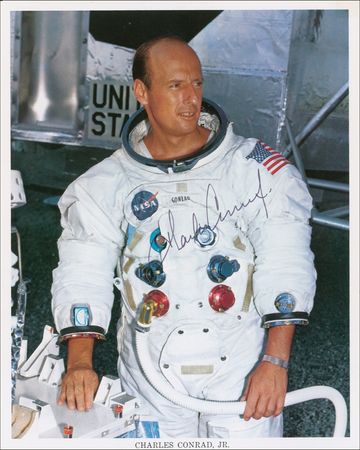Lot #448 Moonwalkers: Famous footsteps: Complete set of moonwalkers - Image 4