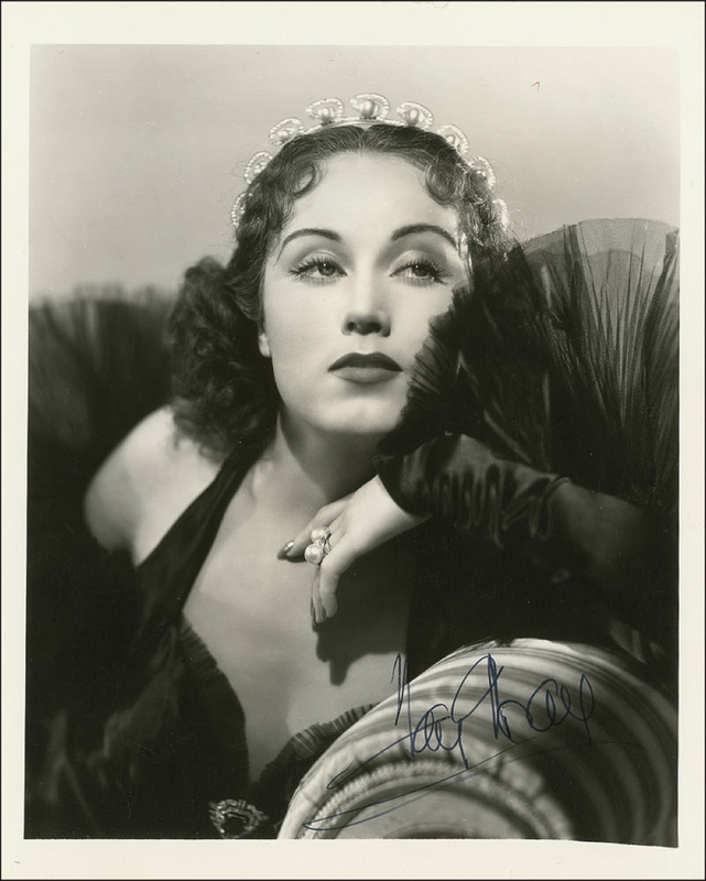 Lot 1135 Fay Wray Signed Photograph