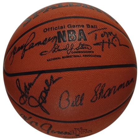 Lot #1164 Boston Celtics: Celtic Hall of Famers including Russell and Auerbach - Image 3
