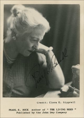 Lot #610 Pearl S. Buck Photograph and Letter - Image 2