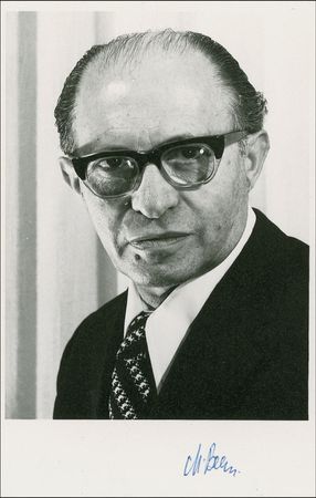Lot #221 Menachem Begin Photograph and Letter - Image 1
