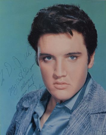 Lot #810 Elvis Presley - Image 1