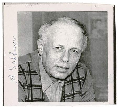 Lot #359 Andrei Sakharov: Extremely rare signed photo of the Soviet dissident and Nobel Peace Prize recipient - Image 1