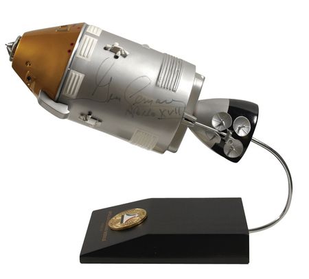Lot #477 Gene Cernan: Apollo 17 model signed by the pilot himself - Image 1