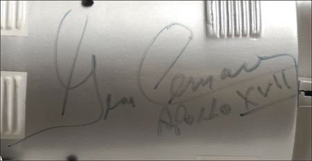 Lot #477 Gene Cernan: Apollo 17 model signed by the pilot himself - Image 2