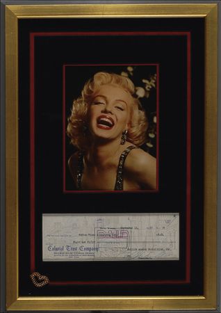 Lot #981 Marilyn Monroe: Marilyn buys some spirits shortly after a personal tragedy - Image 1
