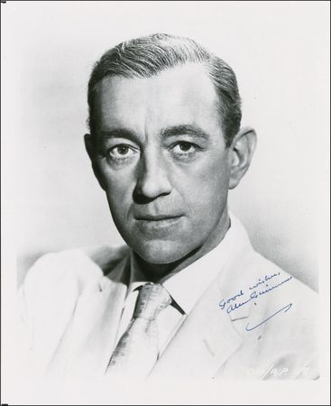 Lot #907 Alec Guiness Signed Photographs - Image 1