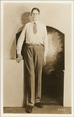 Lot #353 Robert Wadlow Signed Photograph - Image 2