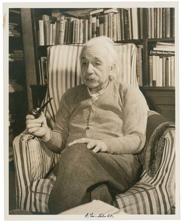Lot #207 Albert Einstein: Fabulous uninscribed casual photo of Einstein - Image 1