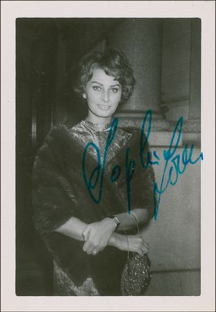 Lot #994 Sophia Loren Signed Photograph - Image 1