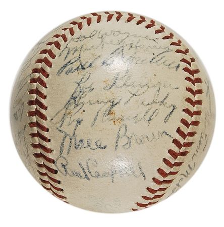 Lot #1246 Boston Red Sox: Ted Williams and the 1946 AL champion Red Sox - Image 1