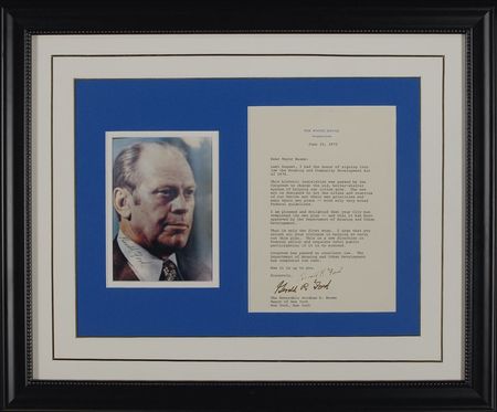 Lot #69 Gerald Ford: President Ford commends the mayor of New York City on plans for renewed growth - Image 1