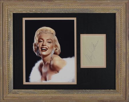 Lot #1118 Marilyn Monroe: Exceptional uninscribed signature of the screen legend - Image 1