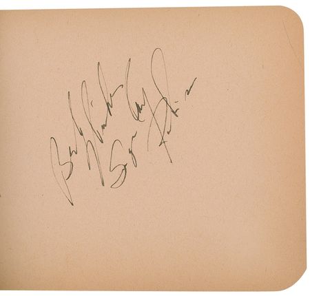 Lot #936 Autograph Albums: Fantastic collection of 900 vintage signatures including Marilyn, Bogart, Garland, Brando, Sinatra, Hepburn and hundreds of others - Image 13