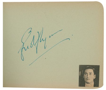 Lot #936 Autograph Albums: Fantastic collection of 900 vintage signatures including Marilyn, Bogart, Garland, Brando, Sinatra, Hepburn and hundreds of others - Image 20
