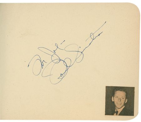 Lot #936 Autograph Albums: Fantastic collection of 900 vintage signatures including Marilyn, Bogart, Garland, Brando, Sinatra, Hepburn and hundreds of others - Image 24