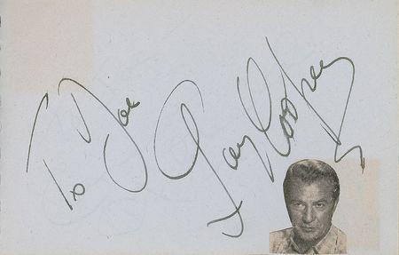 Lot #936 Autograph Albums: Fantastic collection of 900 vintage signatures including Marilyn, Bogart, Garland, Brando, Sinatra, Hepburn and hundreds of others - Image 28