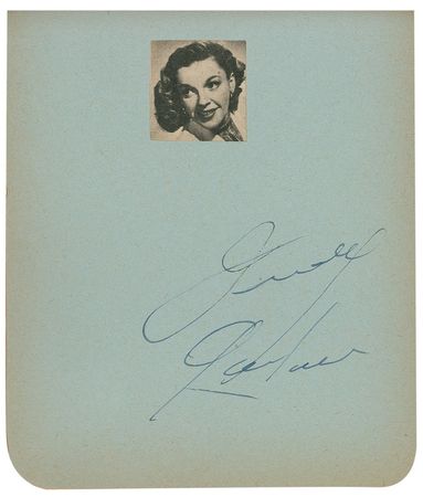 Lot #936 Autograph Albums: Fantastic collection of 900 vintage signatures including Marilyn, Bogart, Garland, Brando, Sinatra, Hepburn and hundreds of others - Image 3